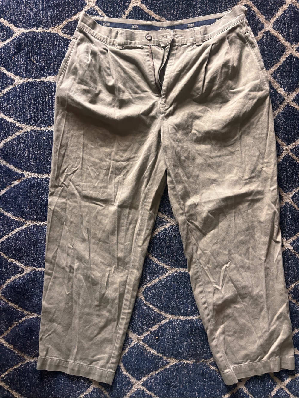 BOSS Men’s Light Gray Pleated Chinos